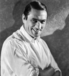 Victor McLaglen, boxeador e ator britânico, 1934-1935