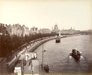 Victoria Embankment, mostrando Temple Gardens e St Pauls Cathedral, Londres, 1887