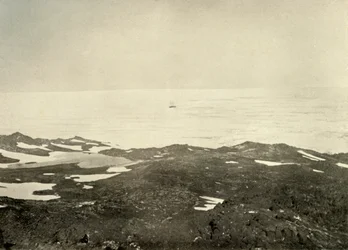 Vista de High Hill ... O navio em Loose Pack, c1908, 1909.