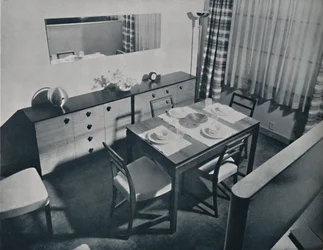 Vista na sala de estar - jantar projetada por Gilbert Rohde, 1936
