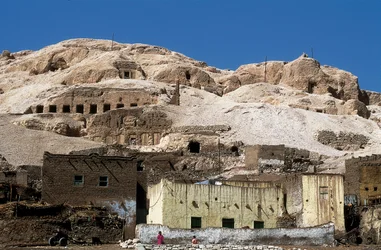 Vista do Vale dos Reis, novo império, Deir el Bahari, Egito (foto)