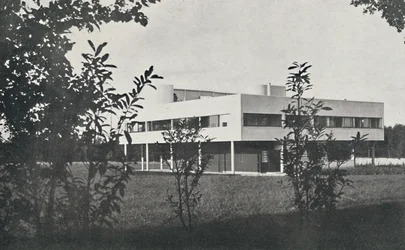 Villa em Poissy, construída em concreto armado, 1933