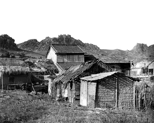 Cabanas de vila na Coréia, 1900