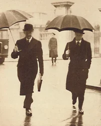 Caminhando na chuva, 1937