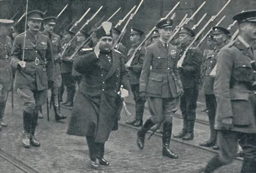 Congratulando-se com outro ilustre visitante estrangeiro, 1919, 1937.