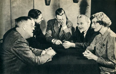 Que pergunta! The Brains Trust em sessão no exterior com Donald McCullough, 1942.