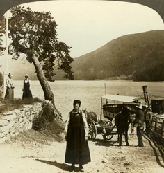 Quando o navio a vapor chama no cais de Tinoset - veja Tinsjo até as colinas, Norwway, c1905.
