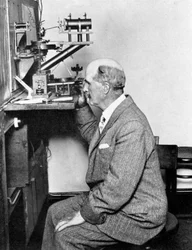 William Henry Bragg, físico inglês, início do século XX