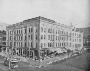Rua de Wisconsin e Broadway, Milwaukee, Wisconsin, c1897.