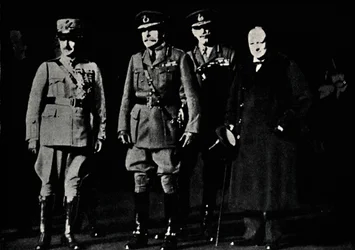 Com o general Diaz e o marechal-de-campo Haig, 1919, 1945.