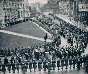 Dentro das muralhas do histórico Castelo de Windsor, 1936