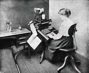 Operadora no teclado de monótipo, 1917