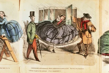 Mulher lutando para entrar em um táxi, c1860