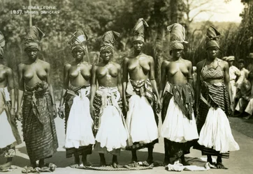 Mulheres dançarinas, Serra Leoa, século XX