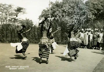 Mulheres dançarinas realizando, Serra Leoa, século XX