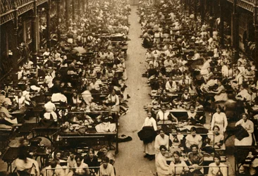Mulheres que trabalham na Royal Army Clothing Factory, Primeira Guerra Mundial, 1914-1918, 1933.