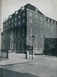 Edifício YWCA, Bloomsbury, Londres, 1932.