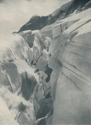 Fenda de bocejo pelos Bergli acima de Grindelwald, c1935