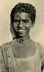 Rapariga, c1918-c1939.