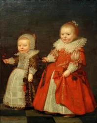 Duas meninas, de pé à esquerda, com figuras inteiras
