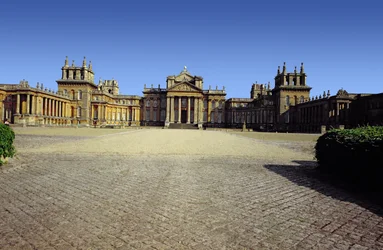 Palácio de Blenheim, vista exterior, construído por John Vanbrugh (1664-1726) e Nicholas Hawksmoor (1661-1736) entre 1705 e 1722, Oxfordshire, Reino Unido