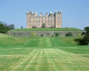 Castelo de Drumlanrig, vista do exterior, escola escocesa, construída em 1679-91, Dumfries, Reino Unido