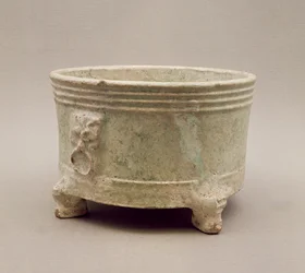 Recipiente de tripé de barro, dinastia Han, 25-220 dC