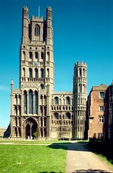 Catedral de Ely, (a partir de 1102), fachada oeste, Ely, Cambridgeshire, Reino Unido