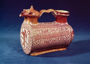 Jarro com decoração lustrosa, início do século XVI, usado para derramar água sobre as mãos durante e entre os cursos