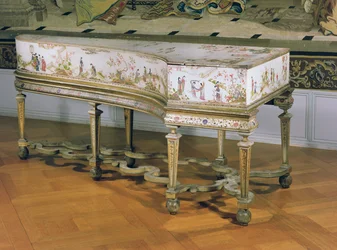 Cravo, figuras de Chinoiserie em fundo de laca branca pelo Dagly Workshop, possivelmente Gerard Dagly, 1710