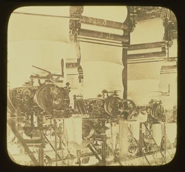Máquinas de confecção de malhas no trabalho na Wolsey Woolen Factory, Leicestershire, c.1850