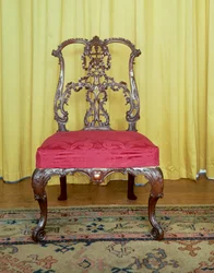 Cadeira de encosto em mogno com design Chippendale