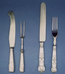 Faca e garfo de prata, Sheffield, c.1780 e versão posterior 1835, por Atkin e Oxley