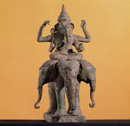 Estátua do Deus Hindu Ganesh (pedra pintada)