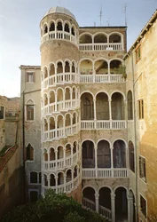 A Escadaria Bovolo, do Palazzo Contarini do Bovolo