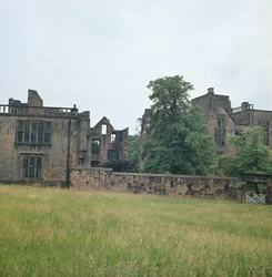As ruínas de old hardwick hall