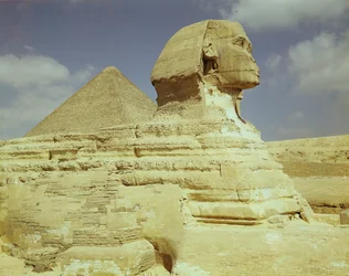 A Esfinge e a Grande Pirâmide de Khufu em Giza, Reino Antigo, c.2613-2494 aC