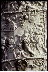 Coluna de Trajans, construída para celebrar a vitória sobre os Dacians, possivelmente projetada por Apolodoro de Damasco, 113 dC (detalhe)