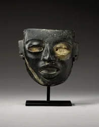 Uma máscara de pedra de Teotihuacan, esculpida com o rosto jovem de um dignitário, c.450-650