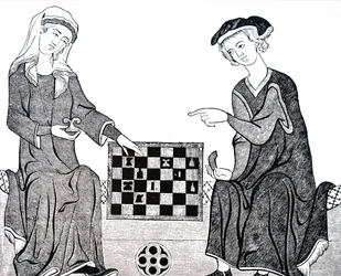Um homem e uma mulher jogando xadrez