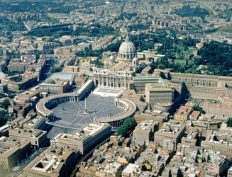 Vista aérea da Basílica Greco-cruzada, Piazza San Pietro e da Cidade do Vaticano circundante (foto)