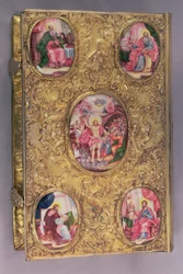 Altar Evangelho de prata trabalhada elaboradamente com medalhões de esmalte, o central representando a Ressurreição, com quatro medalhões de canto representando os quatro Evangelistas, por Pyotr Afinogenov, Moscou