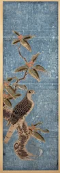 Um ishizuri-e representando um falcão empoleirado em um galho nanten, contra um fundo azul