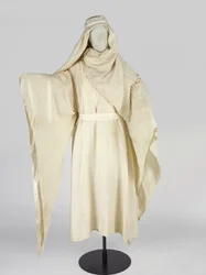 Roupas árabes e um toucado, conhecido como keffiyah, pertencente a T E Lawrence (seda)