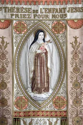 Banner : "Santa Teresa do Menino Jesus, reza por nós", Honfleur, França