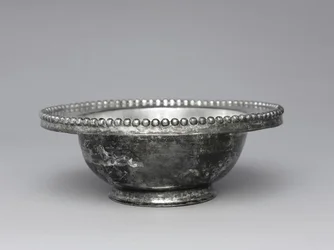 Taça com aro frisado, 300-500