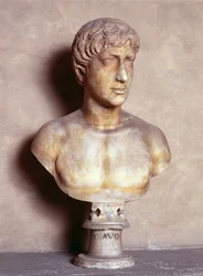 Busto de Augusto, romano (mármore)