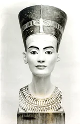 Busto da rainha Nefertiti, vista frontal, cópia do busto no Museu Egípcio, SMPK, Berlim