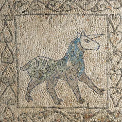Igreja de São João Evangelista, Quarta Cruzada, Fragmentos de chão de mosaico representando unicórnio, Ravenna, Emilia-Romagna, Itália