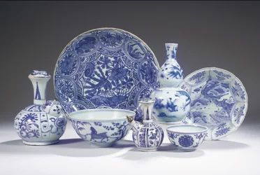 Coleção de porcelana azul e branca